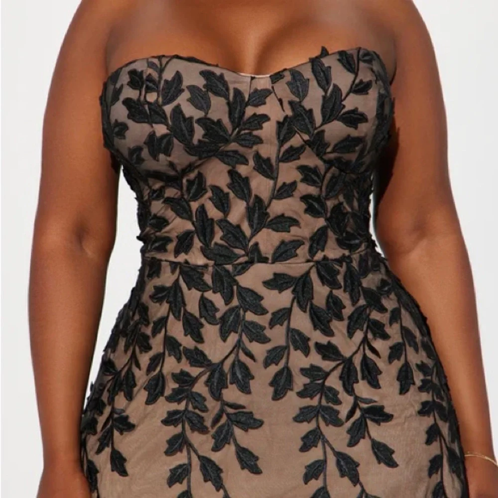 Elegant Black Floral Strapless Dress, Size: Small✅